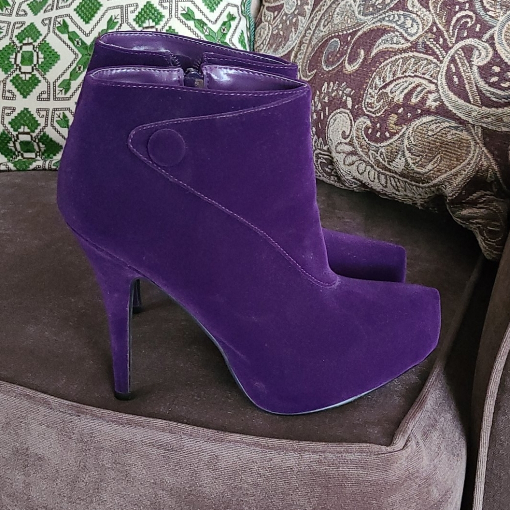 Size 7 - ankle booties pumps - purple - Qupid